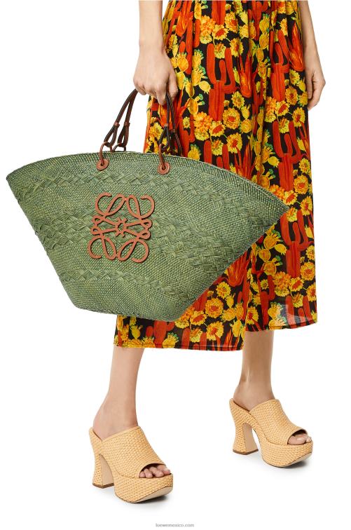 verde/bronceado Bolso cesta anagrama grande de palma de iraca y piel de becerro Loewe R8J8Z65 mujer