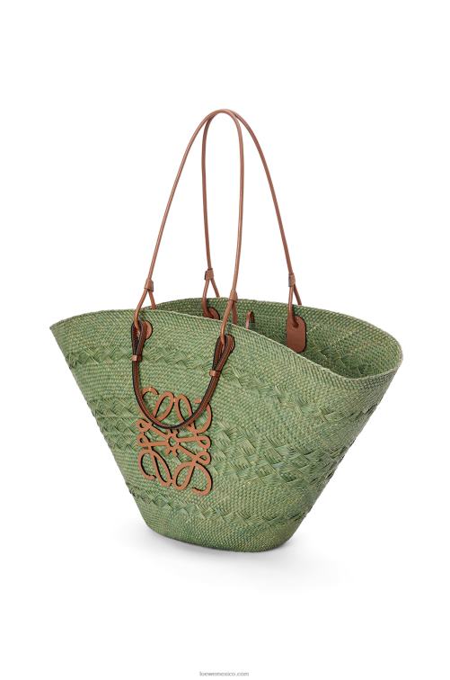verde/bronceado Bolso cesta anagrama grande de palma de iraca y piel de becerro Loewe R8J8Z65 mujer