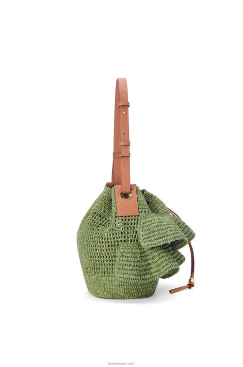 verde/bronceado Bolso volantes globo de rafia y piel bovina Loewe R8J8Z66 mujer