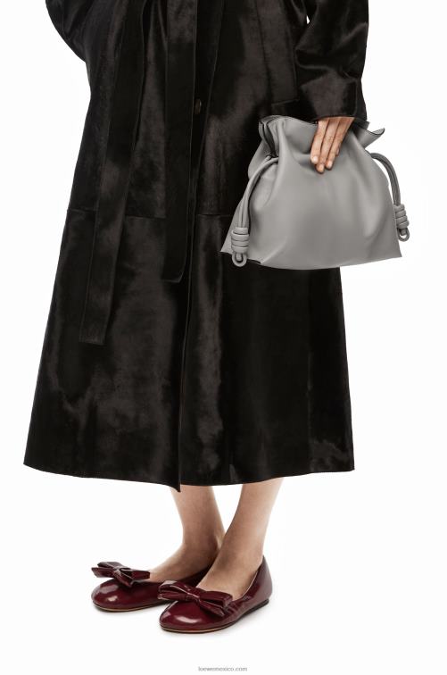 Perla gris bolso de mano flamenco de piel de becerro napa Loewe R8J8Z358 mujer