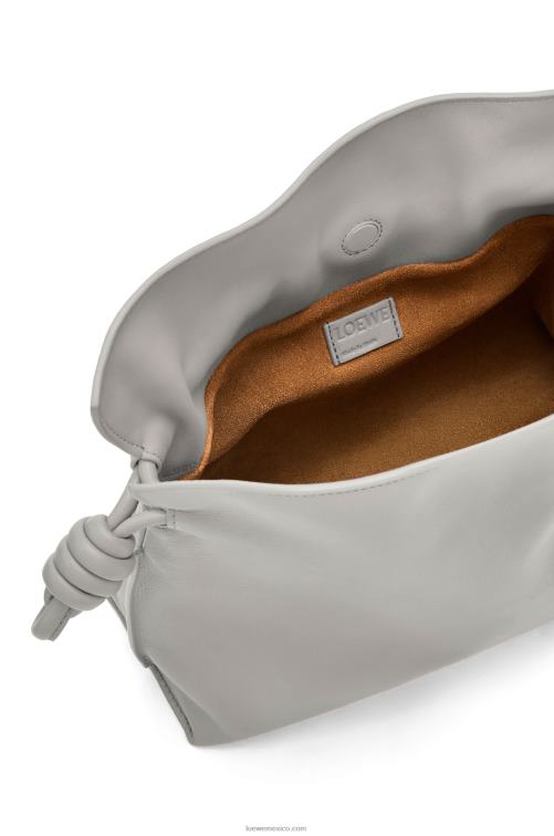 Perla gris bolso de mano flamenco de piel de becerro napa Loewe R8J8Z358 mujer