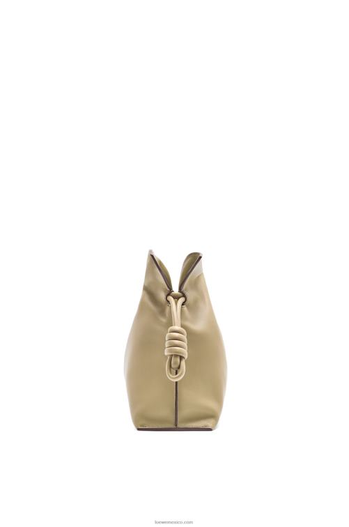 arcilla verde bolso de mano flamenco de piel de becerro napa Loewe R8J8Z424 mujer