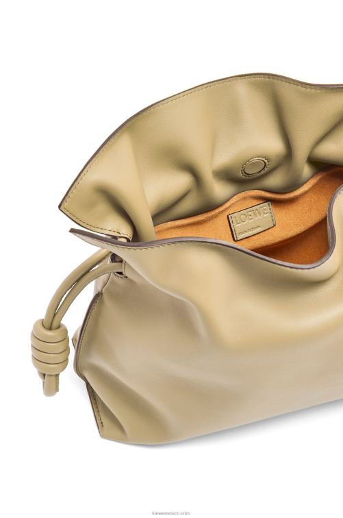 arcilla verde bolso de mano flamenco de piel de becerro napa Loewe R8J8Z424 mujer