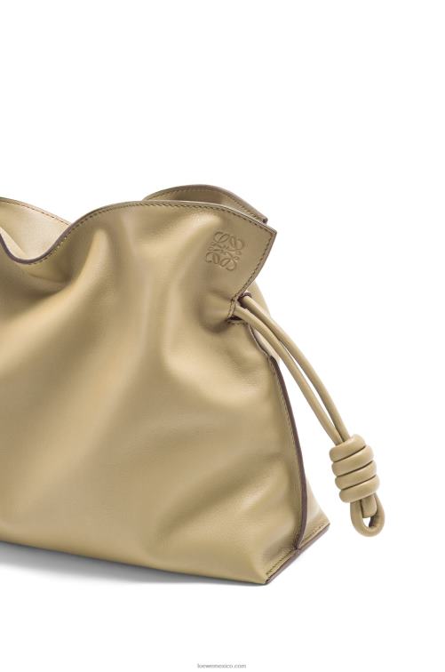 arcilla verde bolso de mano flamenco de piel de becerro napa Loewe R8J8Z424 mujer