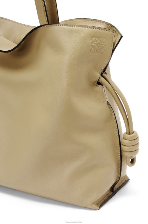 arcilla verde bolso de mano flamenco grande de piel de becerro napa Loewe R8J8Z423 mujer