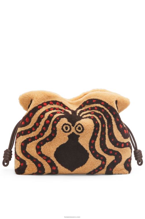 beige/chocolate clutch flamenco xl en borrego Loewe R8J8Z466 mujer