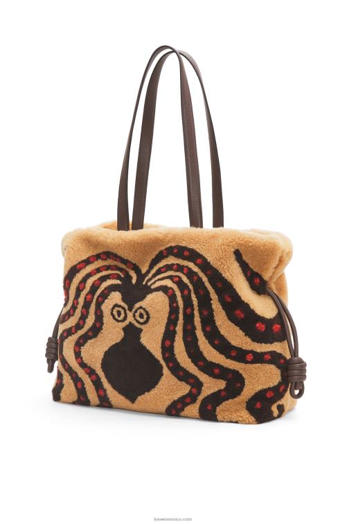 beige/chocolate clutch flamenco xl en borrego Loewe R8J8Z466 mujer