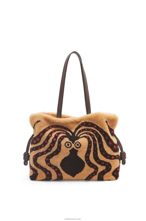 beige/chocolate clutch flamenco xl en borrego Loewe R8J8Z466 mujer