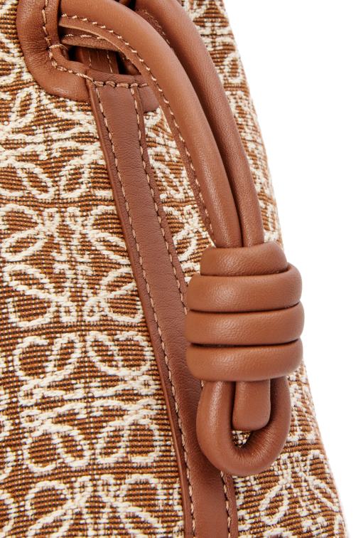 bronceado/pacana mini clutch de flamenca en jacquard anagrama y piel bovina Loewe R8J8Z310 mujer
