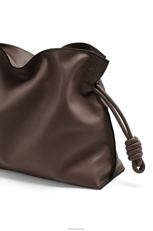 chocolate bolso de mano flamenco de piel de becerro napa Loewe R8J8Z623 mujer