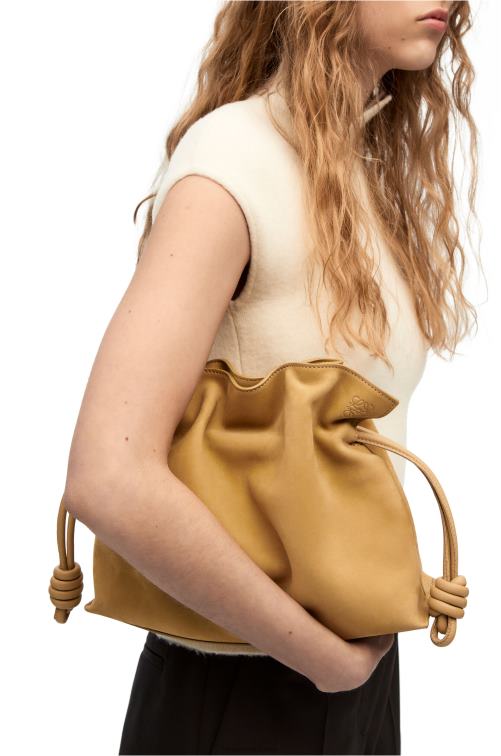 desierto clutch flamenco en nubuck Loewe R8J8Z528 mujer
