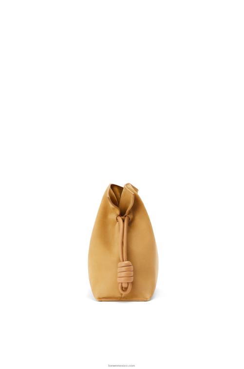 desierto clutch flamenco en nubuck Loewe R8J8Z528 mujer