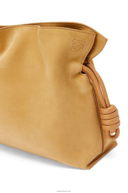 desierto clutch flamenco en nubuck Loewe R8J8Z528 mujer