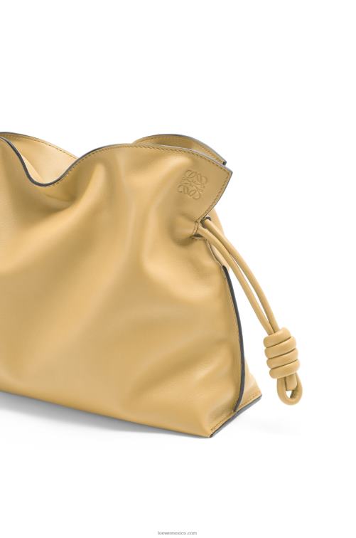 mantequilla oscura bolso de mano flamenco de piel de becerro napa Loewe R8J8Z363 mujer