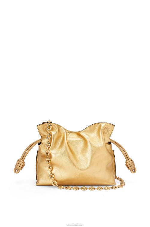 oro bolso de mano mini flamenco de piel de becerro napa con cadena Loewe R8J8Z333 mujer