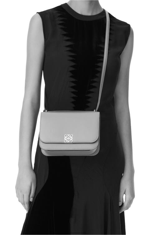 cálido desierto bolso goya en piel de becerro de seda Loewe R8J8Z300 mujer
