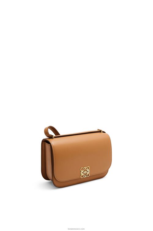 cálido desierto bolso goya pequeño en piel de becerro de seda Loewe R8J8Z305 mujer