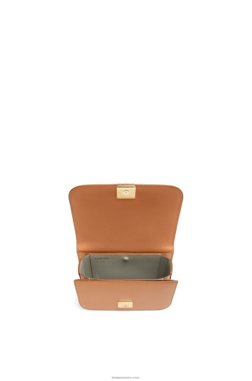 cálido desierto bolso goya pequeño en piel de becerro de seda Loewe R8J8Z305 mujer
