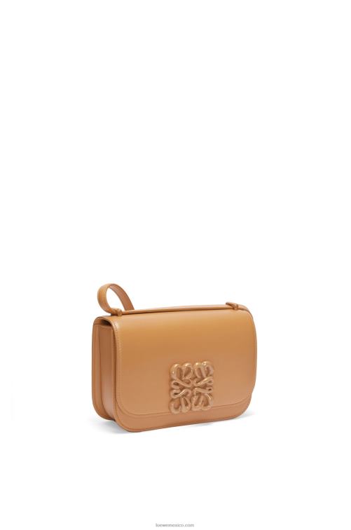 cálido desierto bolso goya pequeño en piel de becerro de seda Loewe R8J8Z455 mujer