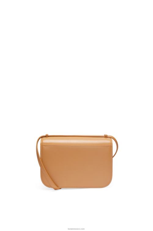 cálido desierto bolso goya pequeño en piel de becerro de seda Loewe R8J8Z455 mujer