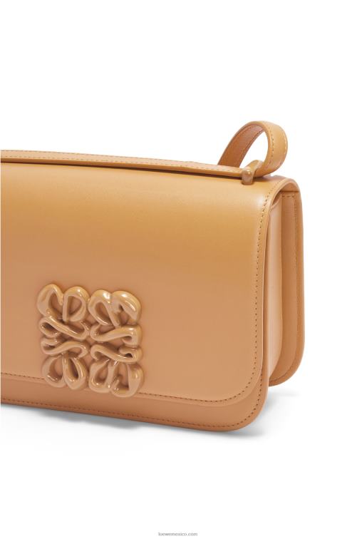 cálido desierto bolso goya pequeño en piel de becerro de seda Loewe R8J8Z455 mujer