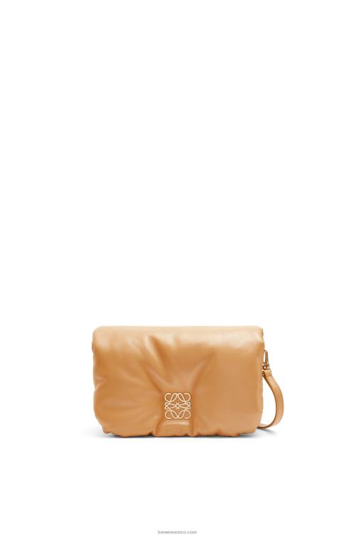 camello bolso goya mini puffer de piel de cordero napa brillante Loewe R8J8Z245 mujer