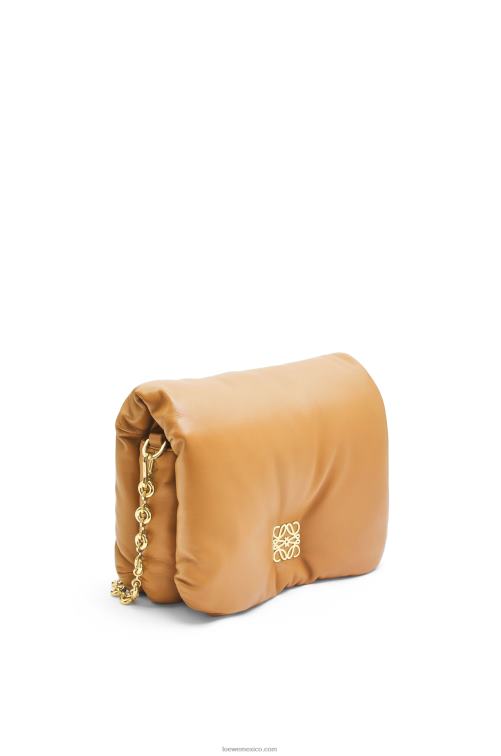 camello bolso puffer goya de napa de cordero brillante Loewe R8J8Z387 mujer