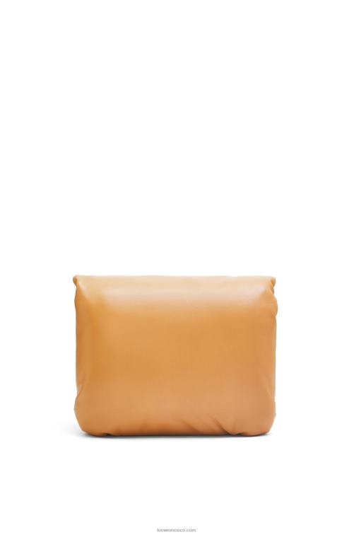 camello bolso puffer goya de napa de cordero brillante Loewe R8J8Z387 mujer