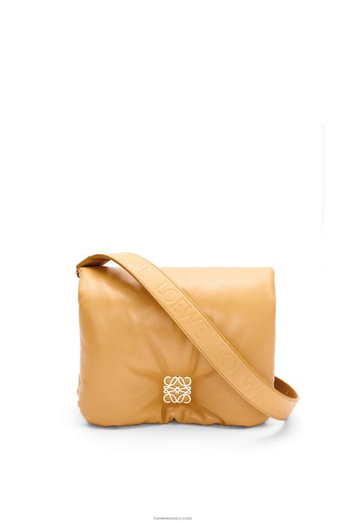 camello bolso puffer goya de napa de cordero brillante Loewe R8J8Z387 mujer