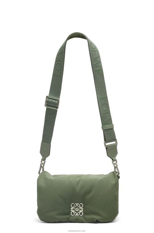caqui de la vendimia bolso goya mini puffer de nailon Loewe R8J8Z430 mujer