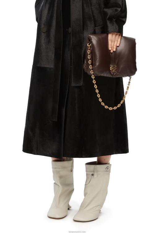 chocolate negro bolso puffer goya de napa de cordero brillante Loewe R8J8Z383 mujer
