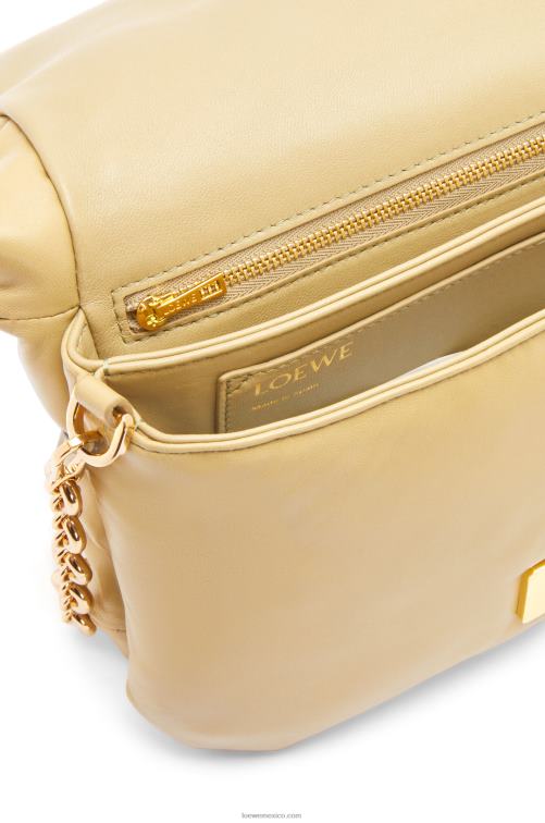 manteca bolso puffer goya de napa de cordero brillante Loewe R8J8Z380 mujer
