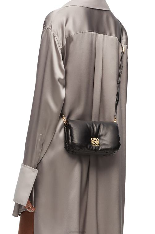 negro bolso goya mini puffer de piel de cordero napa brillante Loewe R8J8Z413 mujer