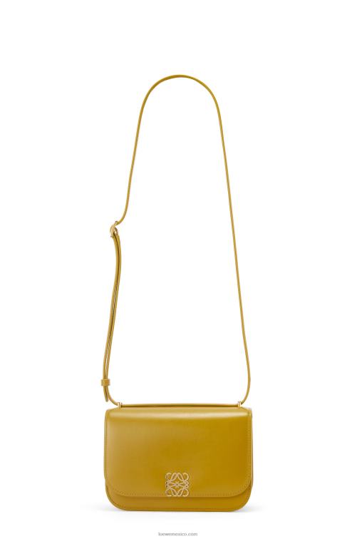 ocre bolso goya pequeño en piel de becerro de seda Loewe R8J8Z496 mujer