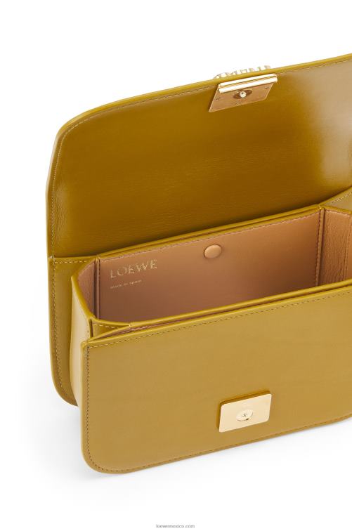 ocre bolso goya pequeño en piel de becerro de seda Loewe R8J8Z496 mujer