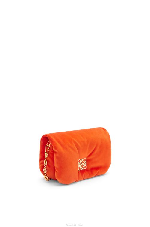 rojo coral bolso goya mini puffer de terciopelo Loewe R8J8Z249 mujer
