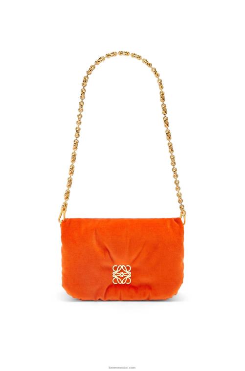 rojo coral bolso goya mini puffer de terciopelo Loewe R8J8Z249 mujer