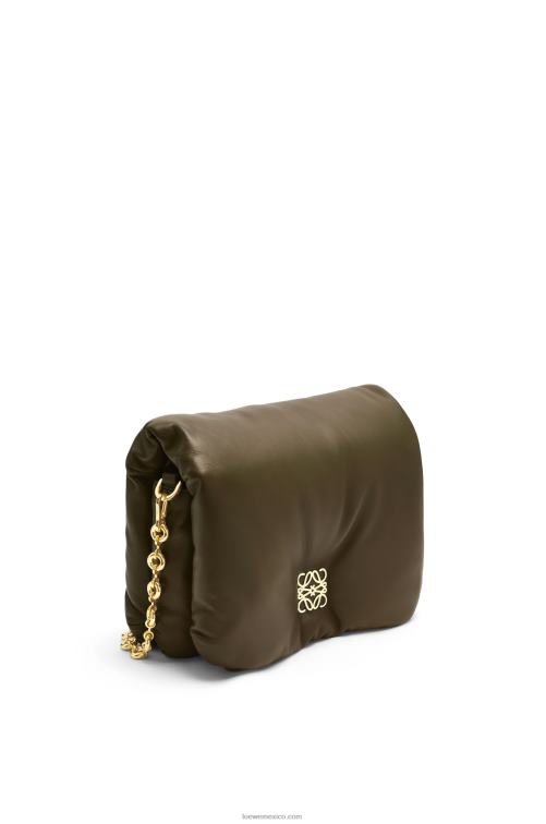 verde caqui oscuro bolso puffer goya de napa de cordero brillante Loewe R8J8Z465 mujer