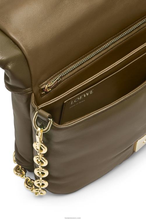 verde caqui oscuro bolso puffer goya de napa de cordero brillante Loewe R8J8Z465 mujer