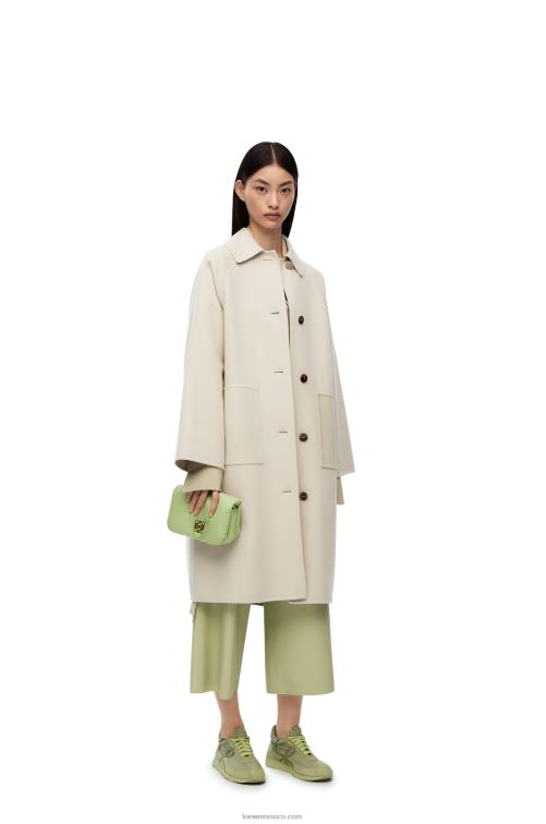 verde pálido claro bolso goya mini puffer de piel de cordero napa brillante Loewe R8J8Z247 mujer