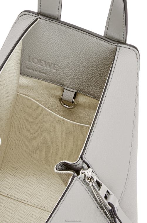 Perla gris bolso hamaca compacto de suave piel de becerro graneada Loewe R8J8Z342 mujer