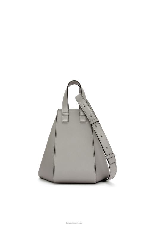 Perla gris bolso hamaca pequeño de suave piel de becerro graneada Loewe R8J8Z434 mujer