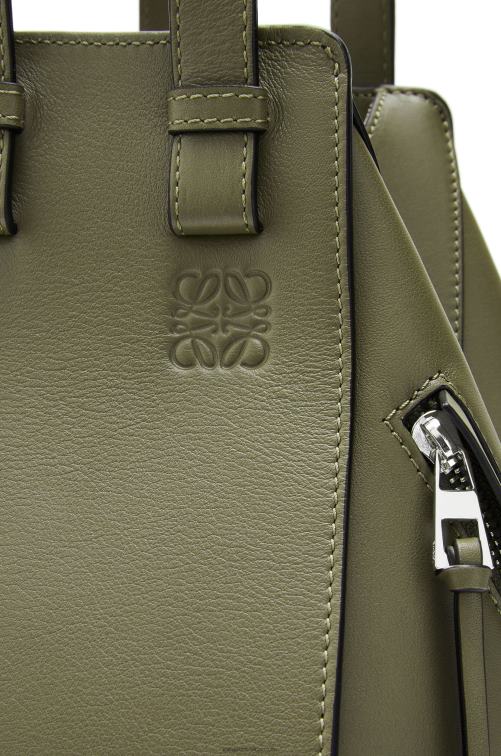 aguacate verde bolso hamaca pequeño de piel de becerro clásica Loewe R8J8Z524 mujer