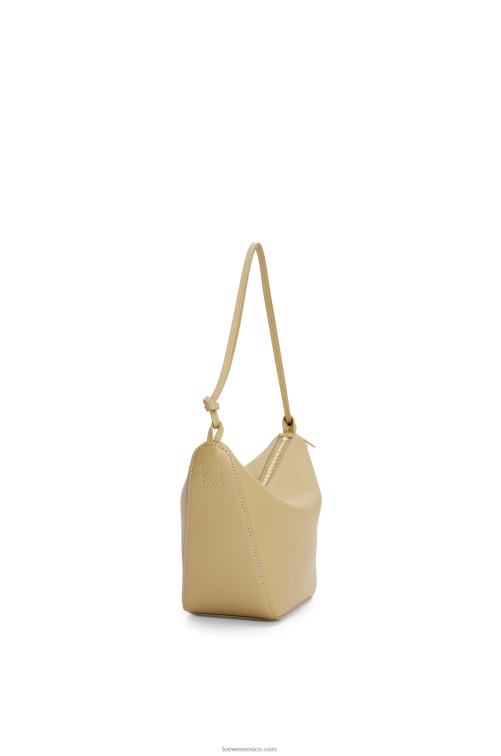 arcilla verde bolso hobo mini hammock de piel de becerro clásica Loewe R8J8Z325 mujer