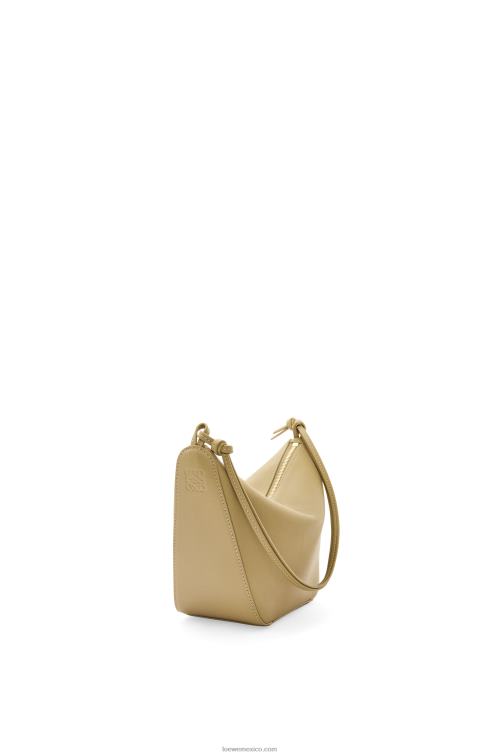 arcilla verde bolso hobo mini hammock de piel de becerro clásica Loewe R8J8Z325 mujer