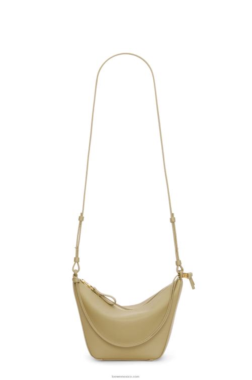 arcilla verde bolso hobo mini hammock de piel de becerro clásica Loewe R8J8Z325 mujer