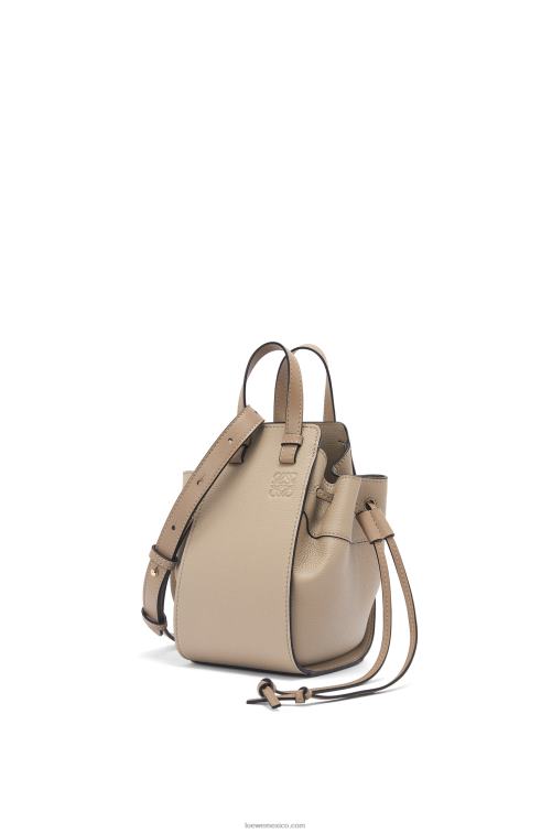 arena mini hamaca con cordón de suave piel de becerro granulada Loewe R8J8Z289 mujer