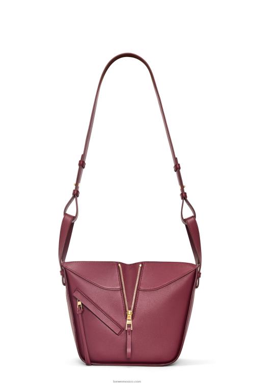 baya silvestre bolso compacto hamaca en piel de becerro clásica Loewe R8J8Z340 mujer