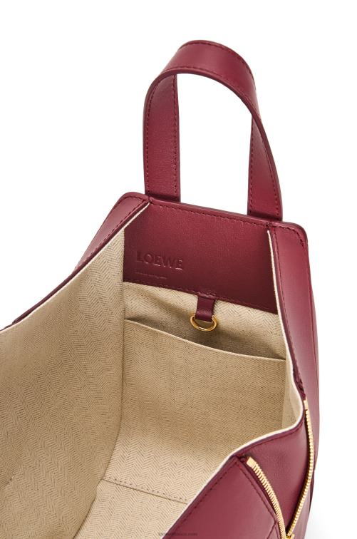 baya silvestre bolso compacto hamaca en piel de becerro clásica Loewe R8J8Z340 mujer