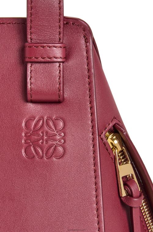 baya silvestre bolso compacto hamaca en piel de becerro clásica Loewe R8J8Z340 mujer
